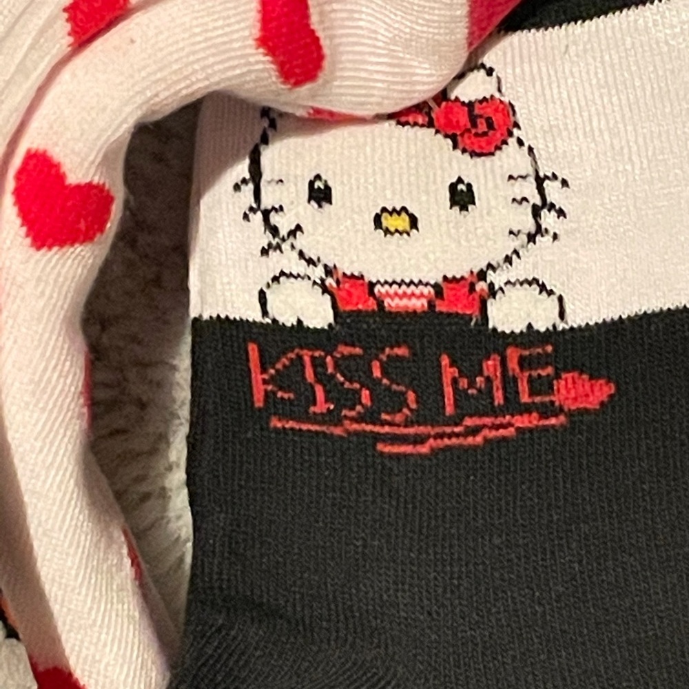 Sanrio Hello Kitty Valentine’s Socks pack of 5 pairs - Picture 3 of 7